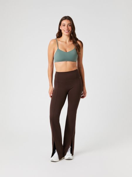 Björn Borg Studio flared tights i brunt med slits – baksida